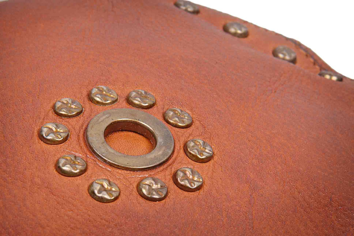 detail Kožená kabelka, ozdobné cvočky SQU 62114