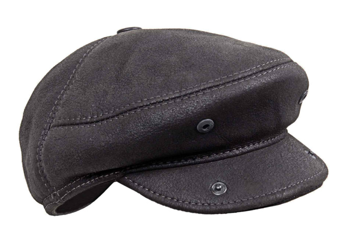 detail Kožený baret s pravou beranní kožešinou