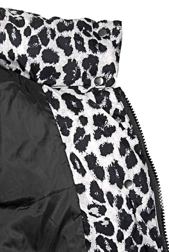 detail Dámská krátká zimní bunda zvířecí vzor