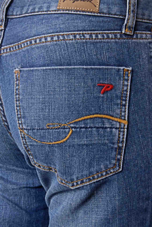 detail Papion jeans